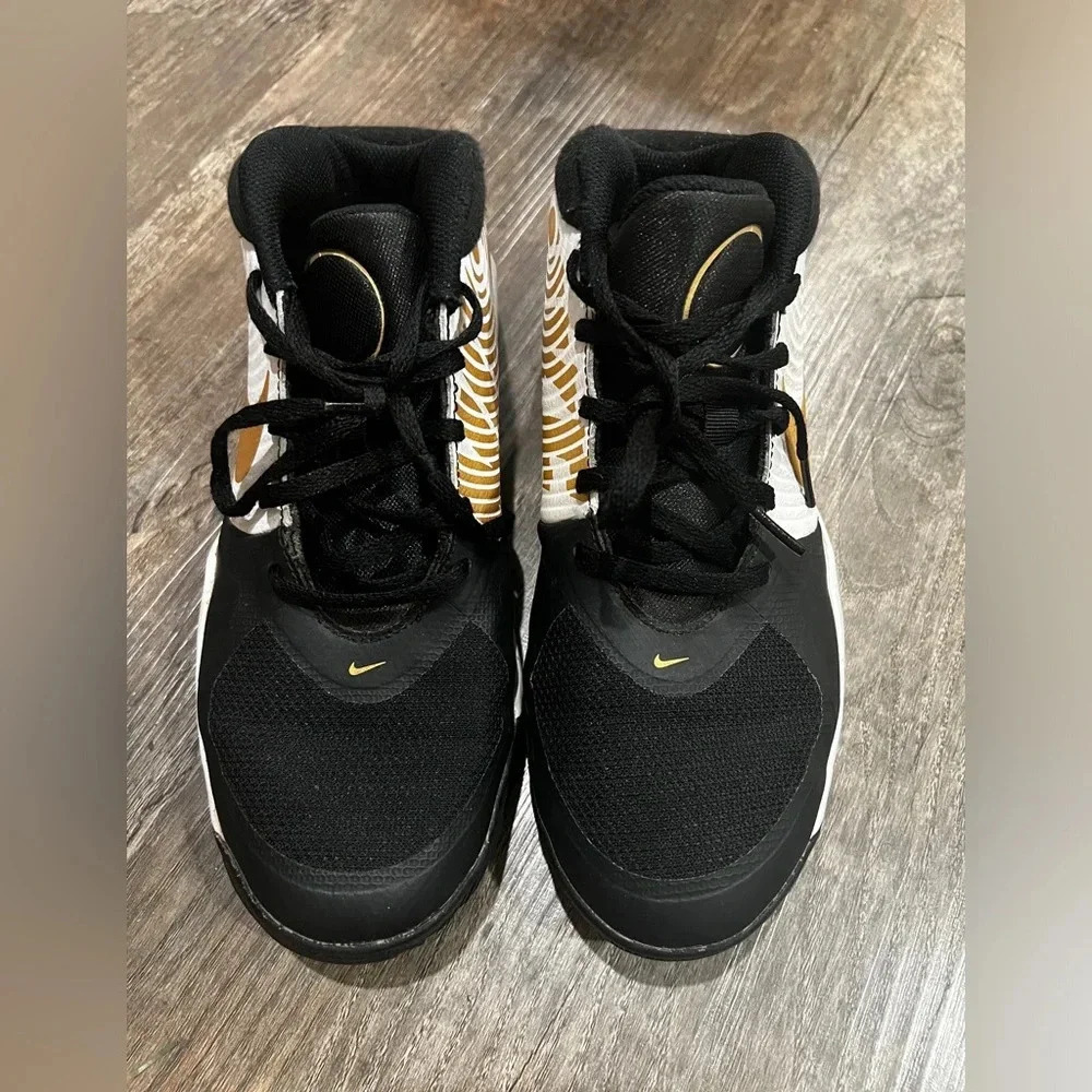 Nike Boys Team Hustle White Black Gold Sneaker Shoes